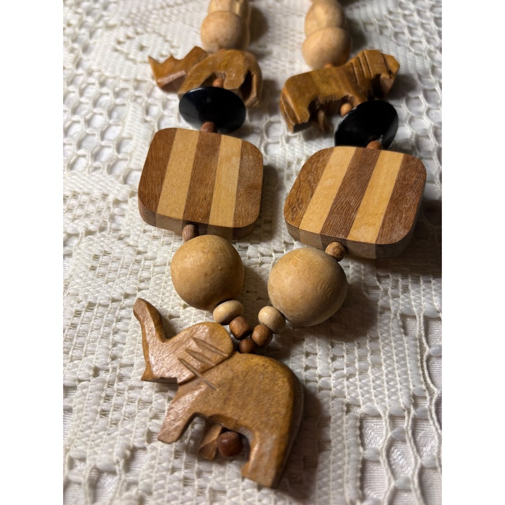 Hand Carved Wood Safari Animal Bead Necklace Elephant Rhino Lion Brown vintage - Picture 3 of 10
